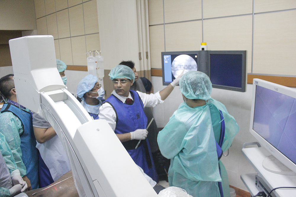 Back Pain Treatment in Pune | Spine Specialist